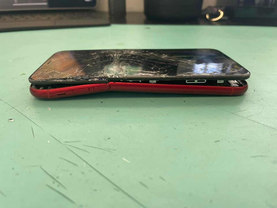 FruitFixed's tweet photo. ๐ฒ ๐ฅ Check out this before and after! If you think itโs beyond repair โ chances are itโs not. Choose Fruit Fixed for a truly professional repair!
#FruitFixed #DeviceSales #ShortPump #Midlothian #Chesterfield #ColonialHeights #Carytown #CarytownRVA #RVA #TechRepair https://t.co/qpeJx0hJ1y
