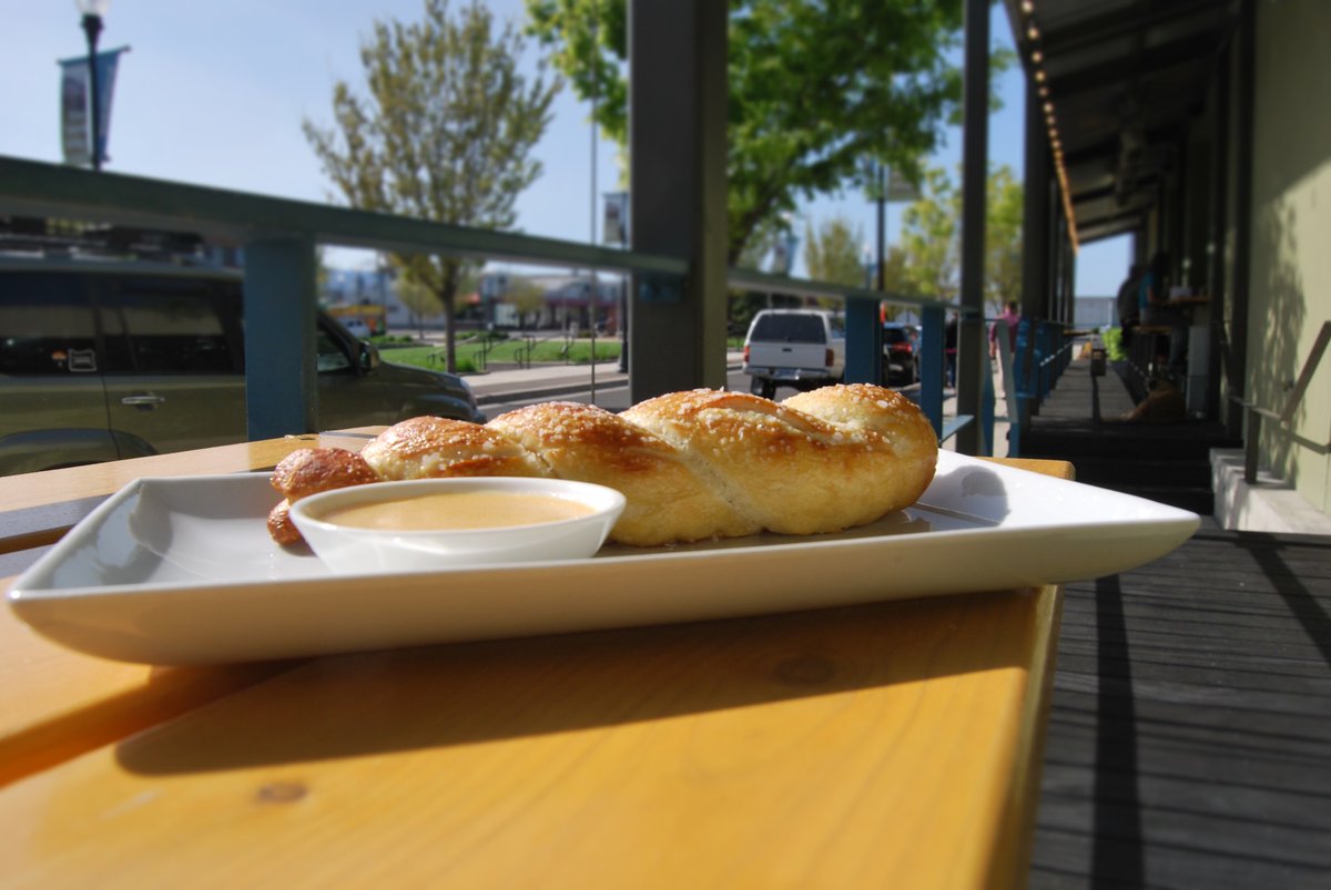 CommonBlockBrew's tweet image. Hey #Smudgetpot Strollers, we'll be ready for you downtown at 5pm tonight! Just putting out the vibes on the patio, then the #PearBlossom fun begins... #medfordoregon