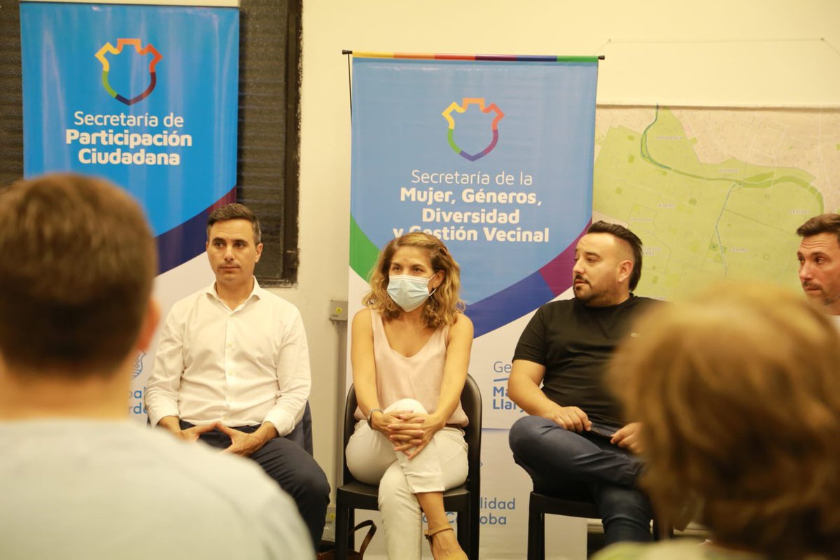 fortvecinalydep's tweet photo. #AHORA📍Junto a las autoridades del #CPC Mercado de la Ciudad, nos encontramos en el #ForoVecinal 1️⃣3️⃣ con referentes de distintas entidades vecinales de la jurisdicción. 🙌🏽
#CórdobaCapital
#CadaDíaMejor https://t.co/ePyvJcP8Xx