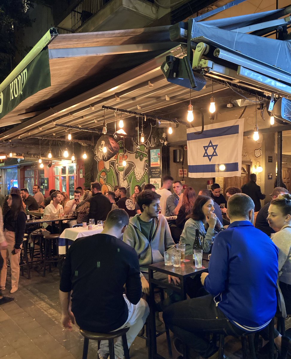 Bar_ShemUr's tweet photo. דיזינגוף, הערב. https://t.co/F8WcHntu2B