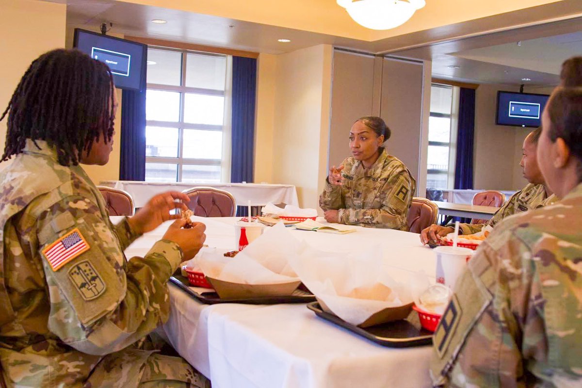 181MFTB's tweet photo. A great discussion with some of our great Soldiers led by a great leader; thank you CSM Latisha Turner, senior enlisted advisor of 1-291st BSB, for your continued mentorship and guidance! #FirstInDeed #FirstArmy #Leadership #PeopleFirst https://t.co/82gockFIup