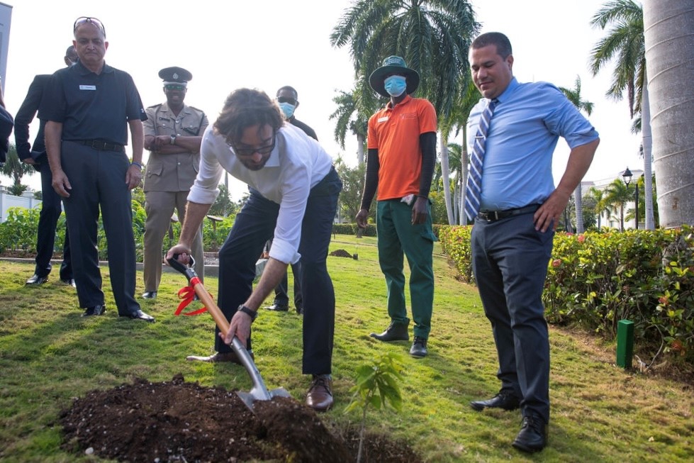 ndcpartnership's tweet photo. NDC Partnership Global Director @ndcp_pablo joined our Co-Chair @matthewsamuda for a tree planting ceremony as part of Jamaica's โ3-Million in 3 Yearsโ Tree Planting Project at this week's Spring Steering Committee Meeting. #MyTreeLegacy ๐ฏ๐ฒ https://t.co/yfJBcdOS9q