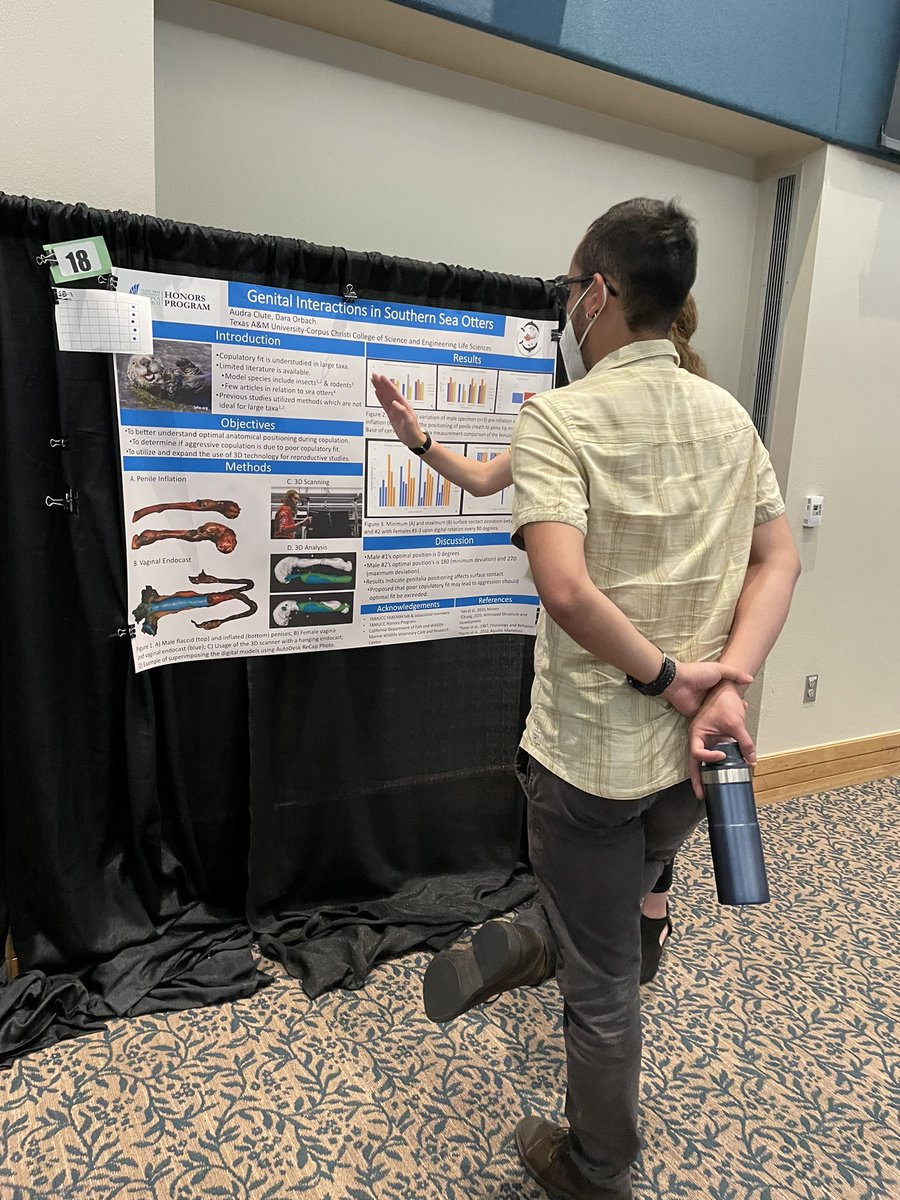 BryoFight42's tweet photo. Attending the poster session with the lab! @gabrielnakamur4 is a poster judge. Good luck with that! All the posters were amazing! #howdoyoupickone #toughdecision https://t.co/QOhxJPUB1F