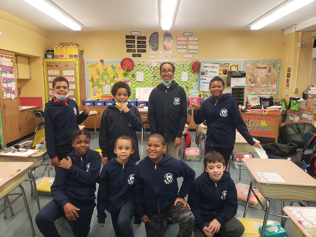 PS31TeacherTalk's tweet photo. PS31.. Class 305 Has School Spirit. We do our best, nothing less!  @PS31Wolves @RoseannHarris62 @Bee_Kind6 @CChavezD31 @DrMarionWilson https://t.co/pIVztsTcWm