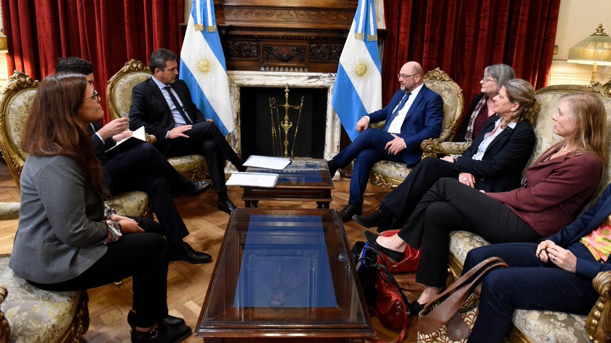 SergioMassa's tweet photo. ����🇷🇩🇪 Entre esos puntos está el fortalecimiento de acciones orientadas a promover políticas de género, siendo este Congreso un espacio determinante para impulsar leyes que marquen un camino de igualdad y equidad en la sociedad. https://t.co/G1xfOFlIlM