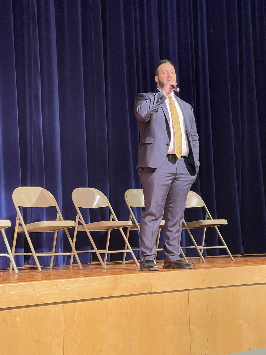 FrankConwellMS4's tweet photo. @FrankConwellMS4 @rstellatoMS4 @ap_gonzalezMS4 Today we celebrated our 8th grade students as they participated in their Ring Ceremony. Students recited what a ring symbolized to them, posed for pictures, danced, and had cake! #MS4RingCeremony #MS4Wizards #classof2020 https://t.co/EMrJSYuFB7