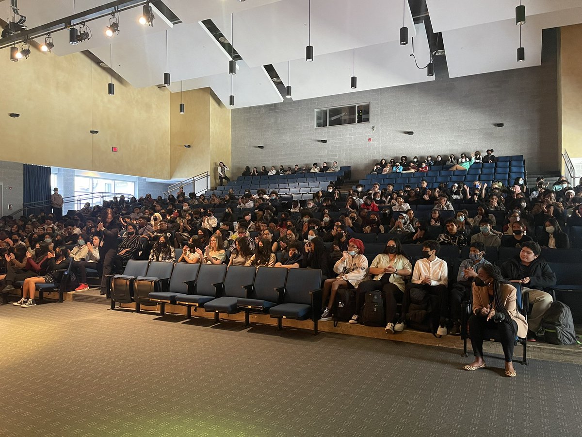 FrankConwellMS4's tweet photo. @FrankConwellMS4 @rstellatoMS4 @ap_gonzalezMS4 Today we celebrated our 8th grade students as they participated in their Ring Ceremony. Students recited what a ring symbolized to them, posed for pictures, danced, and had cake! #MS4RingCeremony #MS4Wizards #classof2020 https://t.co/EMrJSYuFB7
