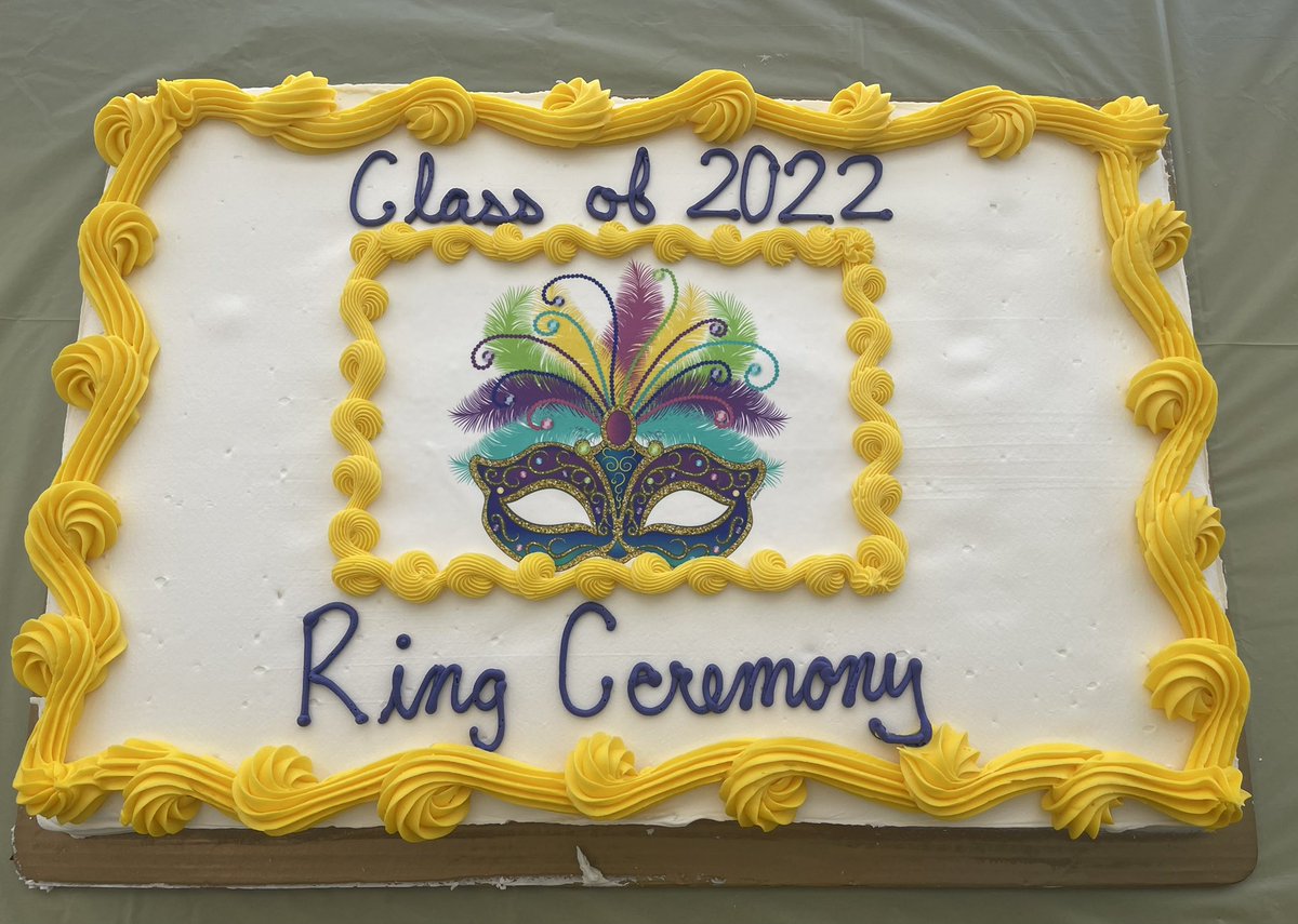 FrankConwellMS4's tweet photo. @FrankConwellMS4 @rstellatoMS4 @ap_gonzalezMS4 Today we celebrated our 8th grade students as they participated in their Ring Ceremony. Students recited what a ring symbolized to them, posed for pictures, danced, and had cake! #MS4RingCeremony #MS4Wizards #classof2020 https://t.co/EMrJSYuFB7