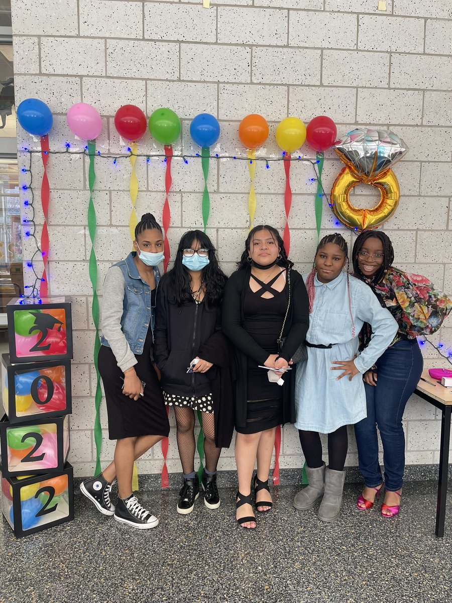 FrankConwellMS4's tweet photo. @FrankConwellMS4 @rstellatoMS4 @ap_gonzalezMS4 Today we celebrated our 8th grade students as they participated in their Ring Ceremony. Students recited what a ring symbolized to them, posed for pictures, danced, and had cake! #MS4RingCeremony #MS4Wizards #classof2020 https://t.co/EMrJSYuFB7