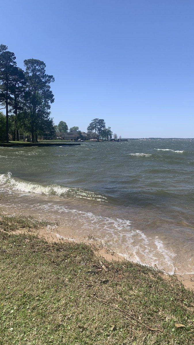 TheRoyerCo's tweet photo. Blue skies. Cool breeze. Crashing waves. The weekend. Living the lake life. #Montgomery #Texas https://t.co/c7djeMCUpR