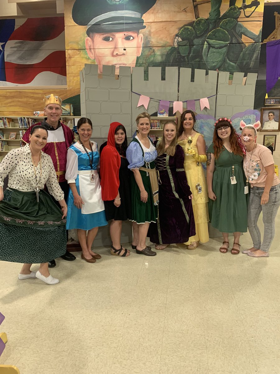 It was Fairy Tale Friday 🧚‍♀️! Second graders competed in the annual #fairytalebowl 🏰. Special thanks to <a href="/lopezlibrary/">Mrs. Wenger</a> for organizing this opportunity for our readers! <a href="/HCPSLopezElem/">Lopez Elementary</a>  <a href="/HillsboroughSch/">Hillsborough Schools</a> <a href="/hubofschool/">HCPS Library Media</a> <a href="/ZemHarris/">Zemenaye Harris</a> <a href="/KennethGay10/">KRG</a>