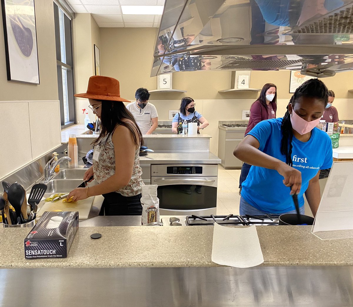 TXSTGradCollege's tweet photo. Learning some new cooking skills today at High Five Happy Hour!
#GSAW #txst #txstgradcollege https://t.co/TfFDQY6cjq