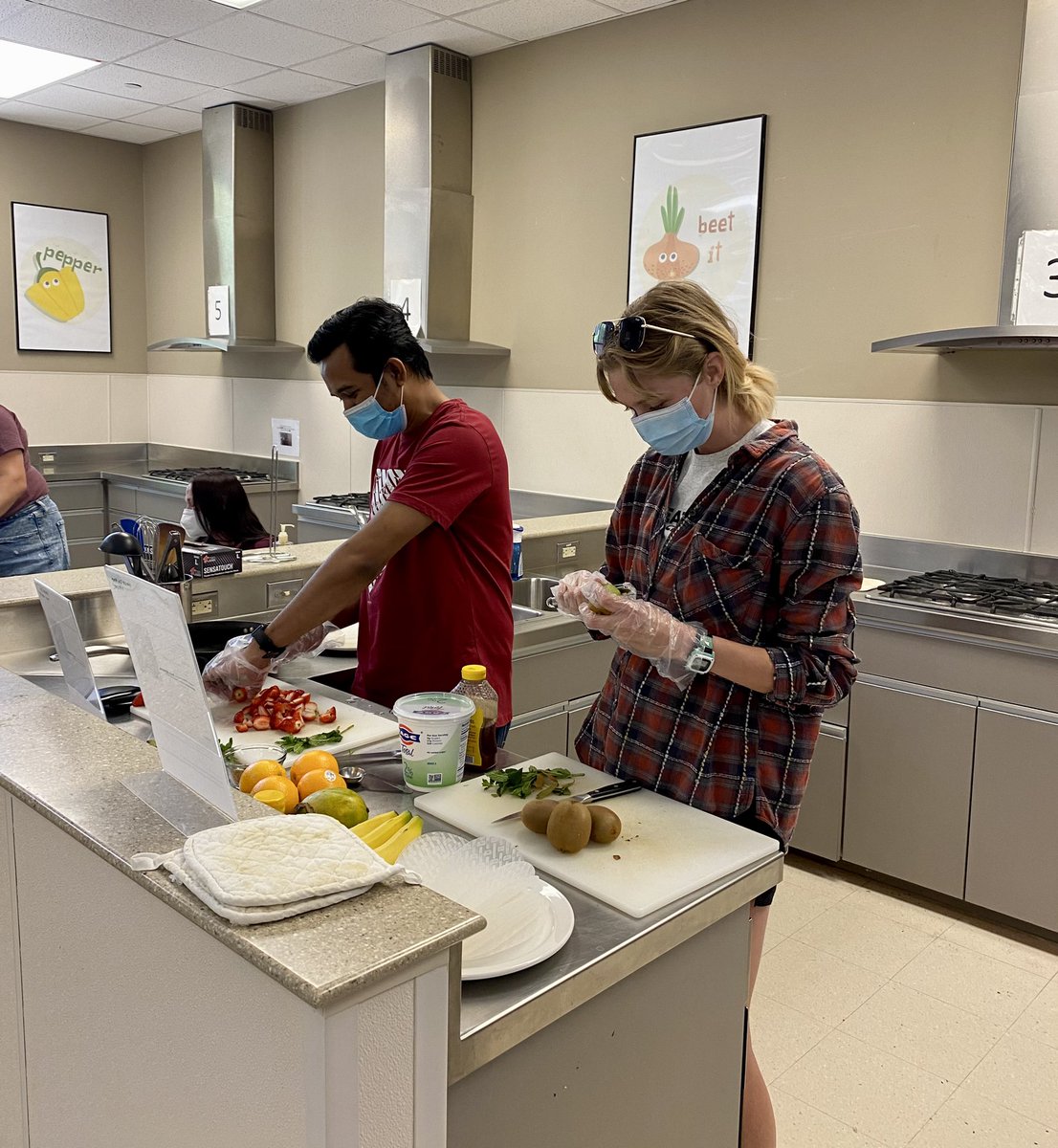 TXSTGradCollege's tweet photo. Learning some new cooking skills today at High Five Happy Hour!
#GSAW #txst #txstgradcollege https://t.co/TfFDQY6cjq