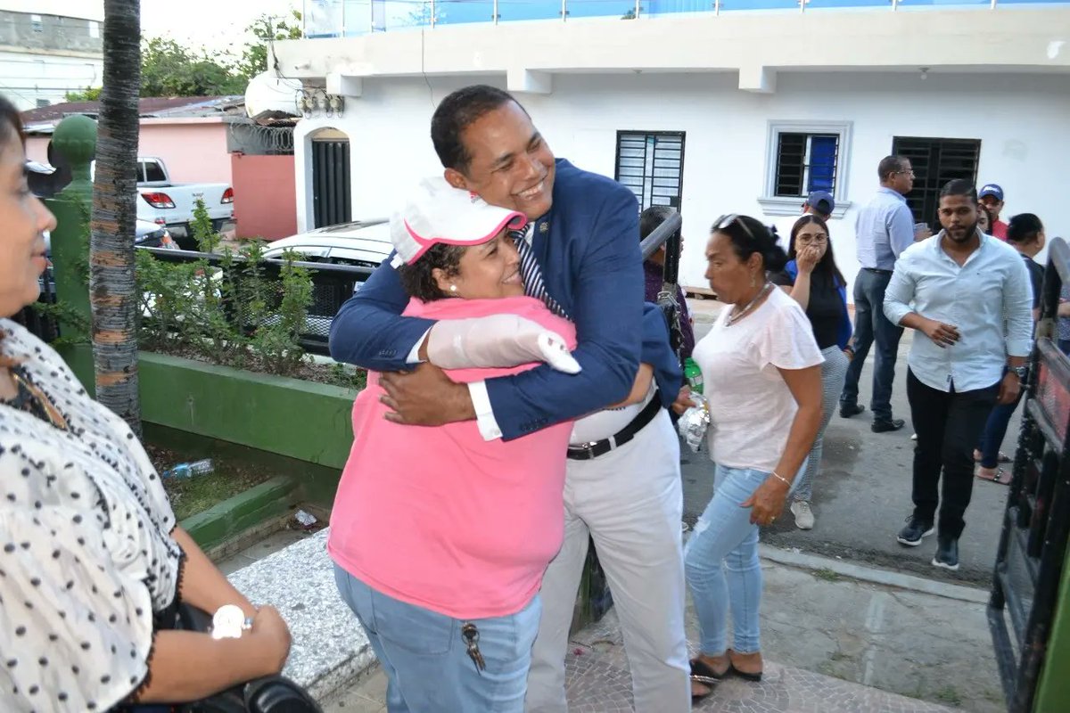 HectorBRamirez's tweet photo. Anoche estuvimos en el municipio de #Navarrete donde dejamos juramentada la poderosa estructura que estará organizando los trabajos del próximo presidente @abelmartinezd
Esto es solo el principio...Vendrán más y seguiremos construyendo este proyecto de nación!!!
#HectorRamirez https://t.co/28EfclEXZS