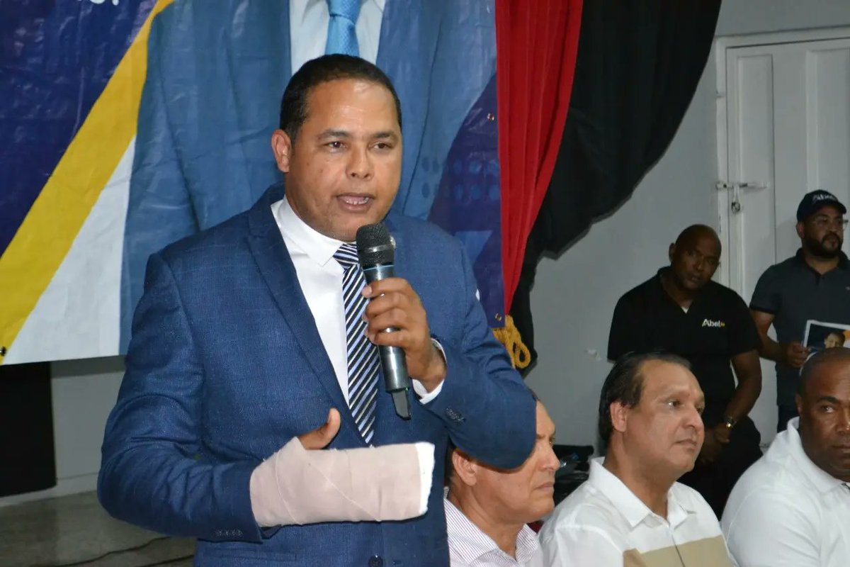 HectorBRamirez's tweet photo. Anoche estuvimos en el municipio de #Navarrete donde dejamos juramentada la poderosa estructura que estará organizando los trabajos del próximo presidente @abelmartinezd
Esto es solo el principio...Vendrán más y seguiremos construyendo este proyecto de nación!!!
#HectorRamirez https://t.co/28EfclEXZS