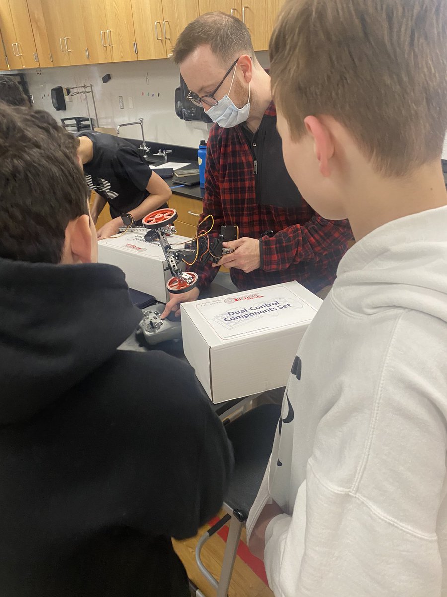 NicoleMcBado's tweet photo. @PitscoPreston visited us today! 🤖He jumped right in with students and made a huge difference in their understanding and progress!  Our teachers loved sharing their experiences and getting tips from him too! THANKS PRESTON!! @pitscoed @TETRIXrobotics #SciCoach #STEMed #inspire96 https://t.co/ecSsqVit58