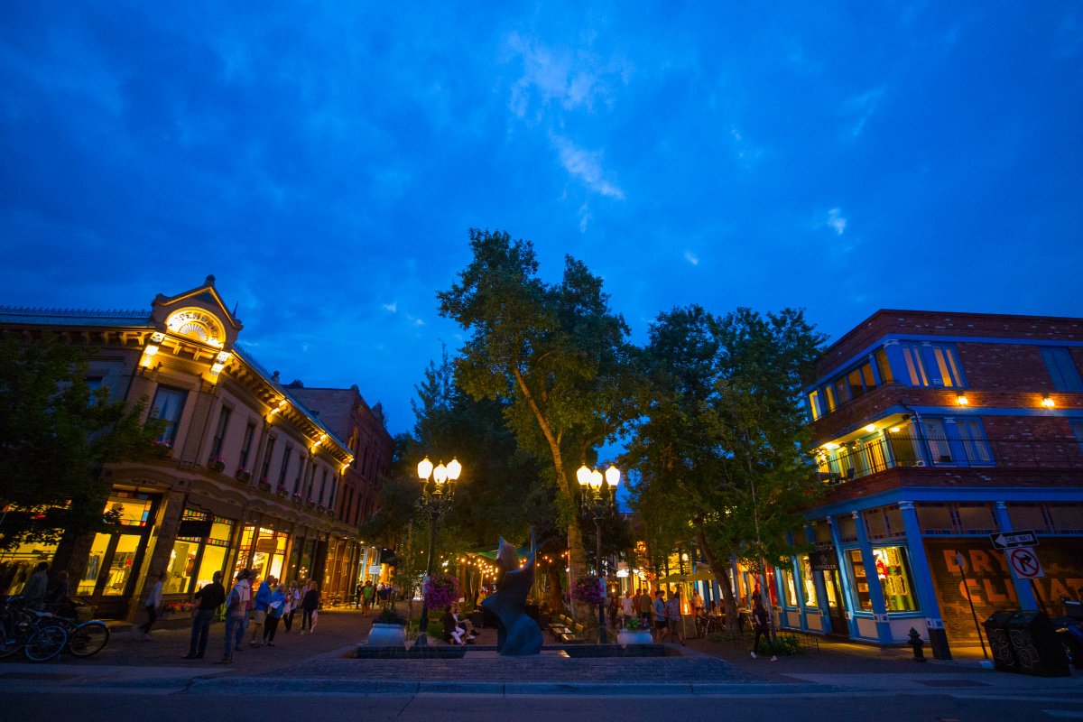 So you're considering an #Aspen summer vacation... We have your timeline of when you need to book your restaurants, activities, equipment rentals, and more! READ MORE >> https://t.co/QKqRxEpAIj https://t.co/ONsfBQCF9C