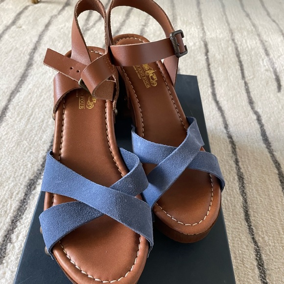 Theatstylez's tweet photo. So good I had to share! Check out all the items I'm loving on @Poshmarkapp from @PoshCheriPi #poshmark #fashion #style #shopmycloset #coach #movado #fitflower: https://t.co/x4C0ADYRSO https://t.co/co6BFtIsiS