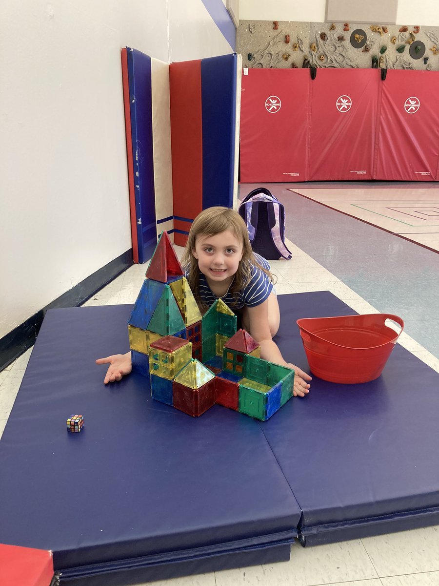DavisPasar's tweet photo. This week's highlights: Play-Doh Pictionary, Davis Dolphin Chalk Art, Castle Building, and a tooth came out! We are having so much fun here at Davis PASAR! https://t.co/mLOtHspIiE