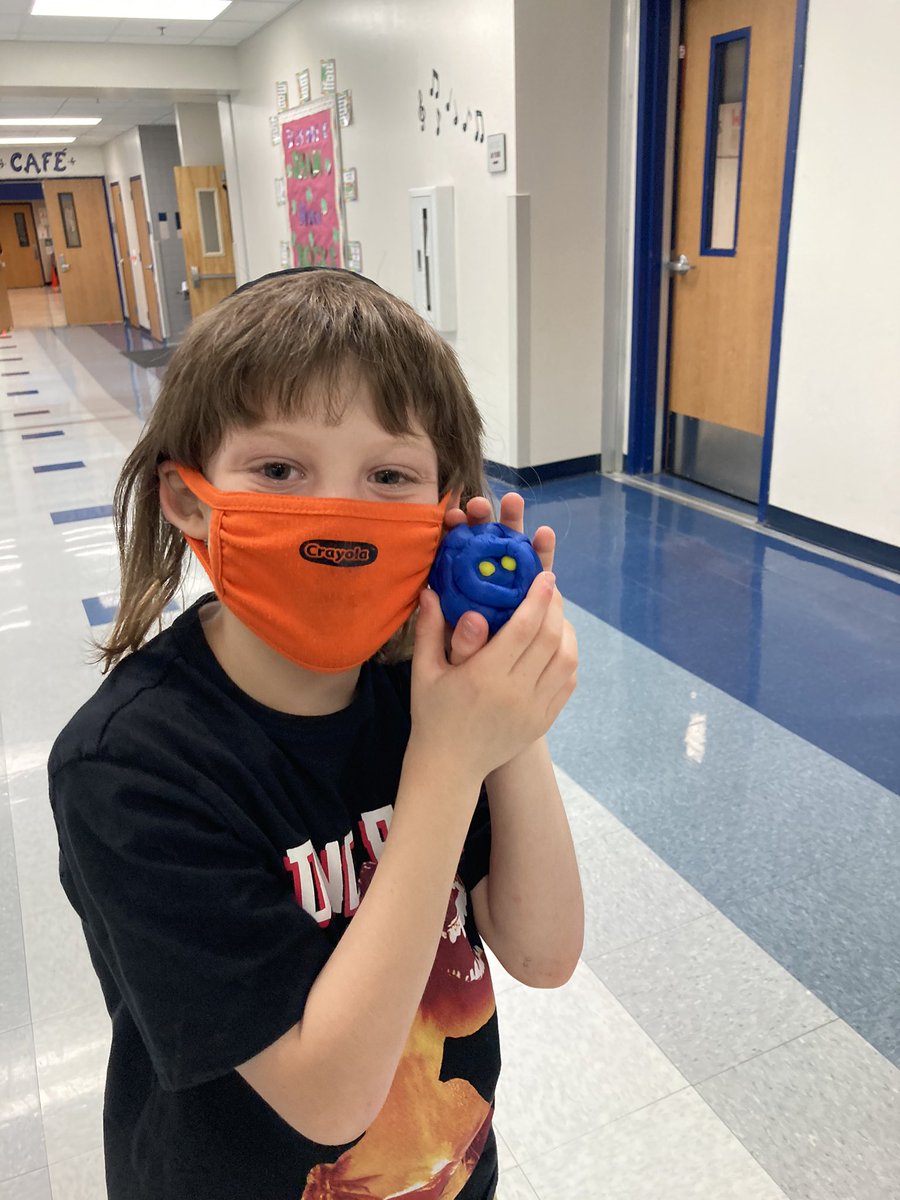 DavisPasar's tweet photo. This week's highlights: Play-Doh Pictionary, Davis Dolphin Chalk Art, Castle Building, and a tooth came out! We are having so much fun here at Davis PASAR! https://t.co/mLOtHspIiE