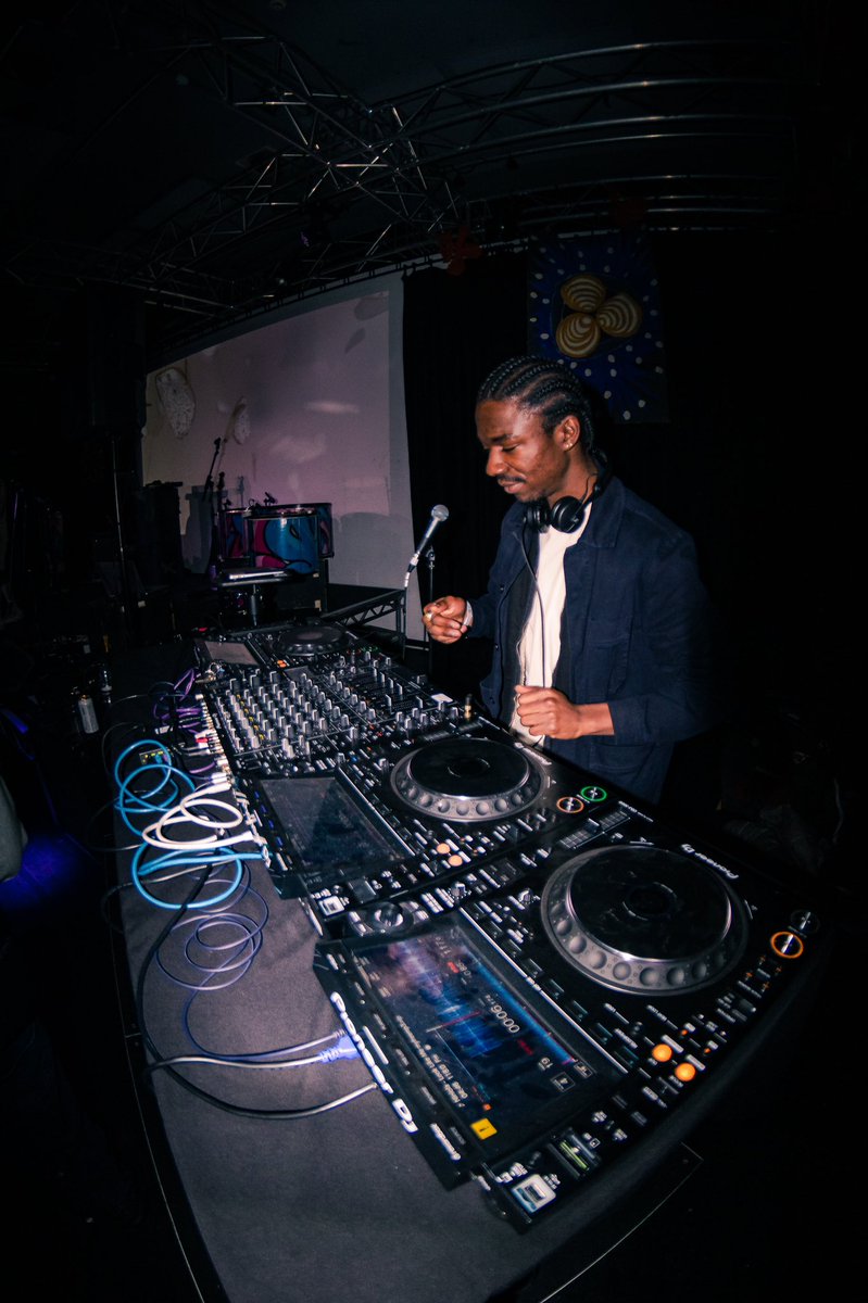 hashtagobi's tweet image. Shoreditch, 25th March ‘22

played guitar on stage for the first time here! started in Jan, 🎸 

try the new tings on stage then go back to the drawing board 👌🏾

Mr @bame_dash on the audio wheels 🎚🎛