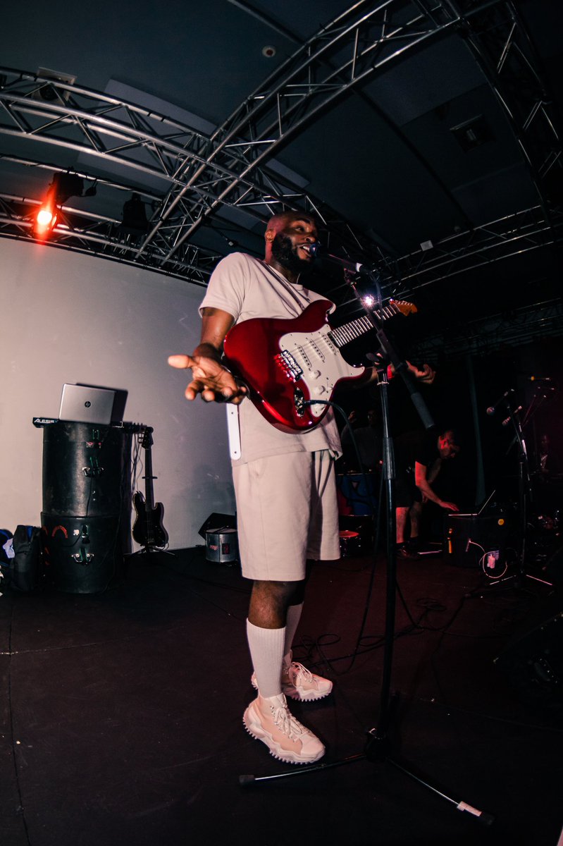 hashtagobi's tweet image. Shoreditch, 25th March ‘22

played guitar on stage for the first time here! started in Jan, 🎸 

try the new tings on stage then go back to the drawing board 👌🏾

Mr @bame_dash on the audio wheels 🎚🎛