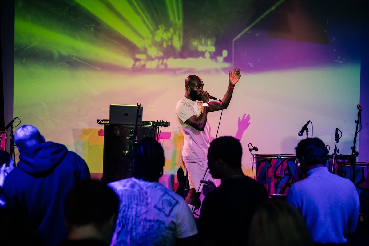 hashtagobi's tweet image. Shoreditch, 25th March ‘22

played guitar on stage for the first time here! started in Jan, 🎸 

try the new tings on stage then go back to the drawing board 👌🏾

Mr @bame_dash on the audio wheels 🎚🎛