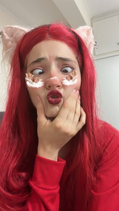 Te acabas de cruzar con una Emma cambiadora de agua de mascotas en tu feed. No te olvides de cambiarle<a href="/tag/nomakeupselfie"class="tags"><span>#nomakeupselfie</span></a>