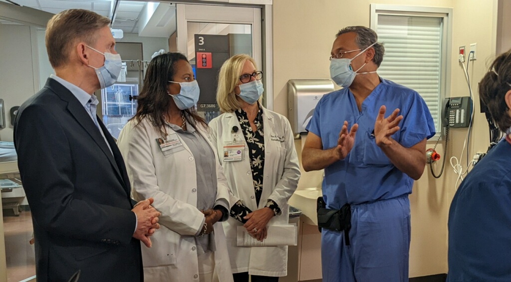 ppisters's tweet photo. Outstanding morning visit @MDAndersonNews' ICU with @CarinHagberg and @WTereffeMD. It was a privilege to meet with our amazing critical care teams who have cared for our patients with empathy, compassion and a deep focus on safety amid #COVID19. Thanks for all you do! #EndCancer https://t.co/8EvawI7BDJ