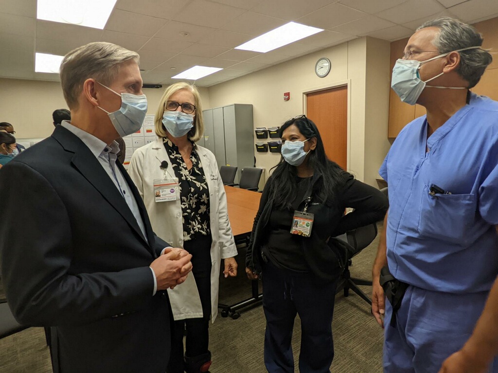 ppisters's tweet photo. Outstanding morning visit @MDAndersonNews' ICU with @CarinHagberg and @WTereffeMD. It was a privilege to meet with our amazing critical care teams who have cared for our patients with empathy, compassion and a deep focus on safety amid #COVID19. Thanks for all you do! #EndCancer https://t.co/8EvawI7BDJ