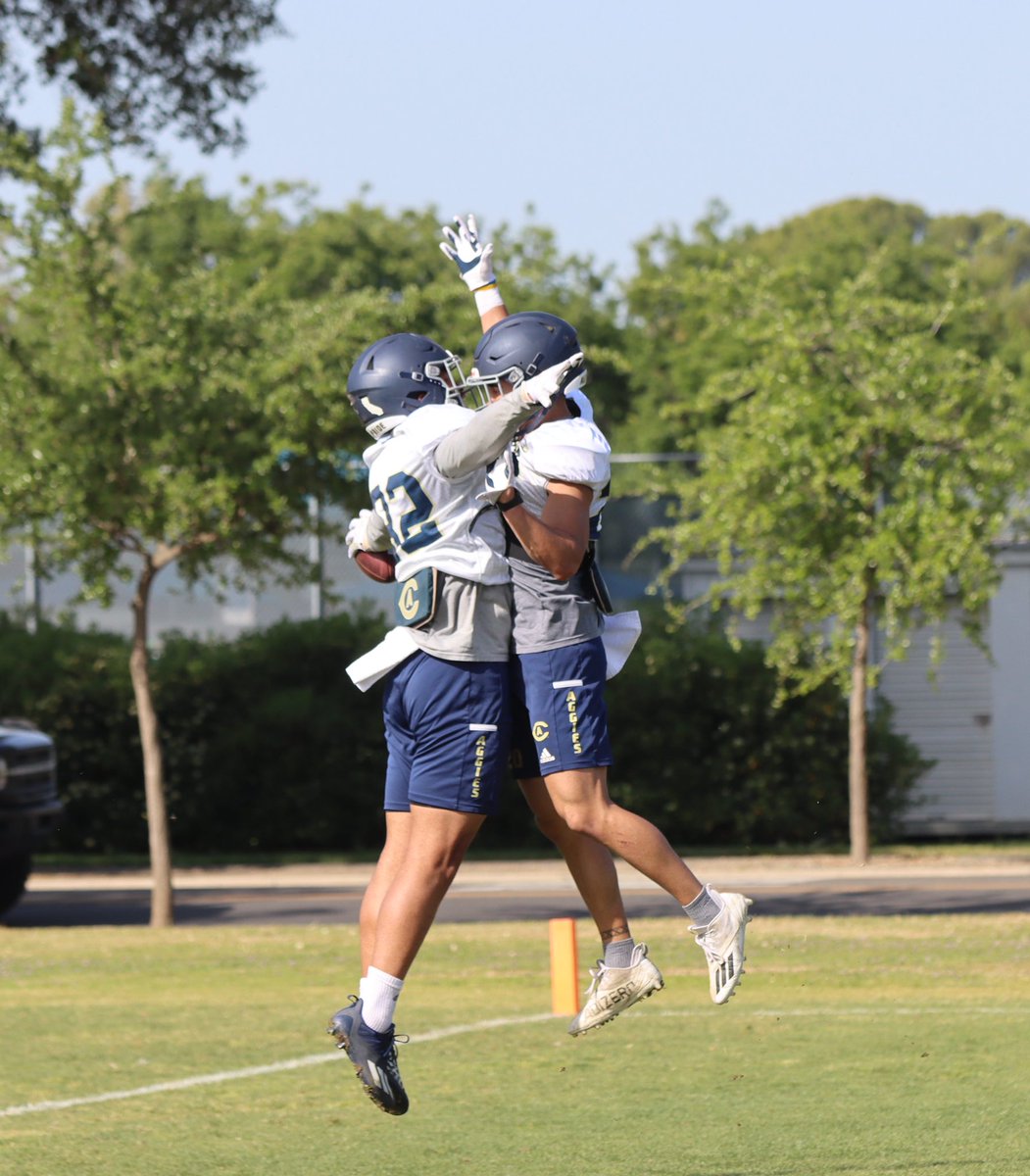 UCDfootball's tweet photo. Friday Mood 🙌🏻 #thevoyagecontinues https://t.co/3yECD0wOQ9