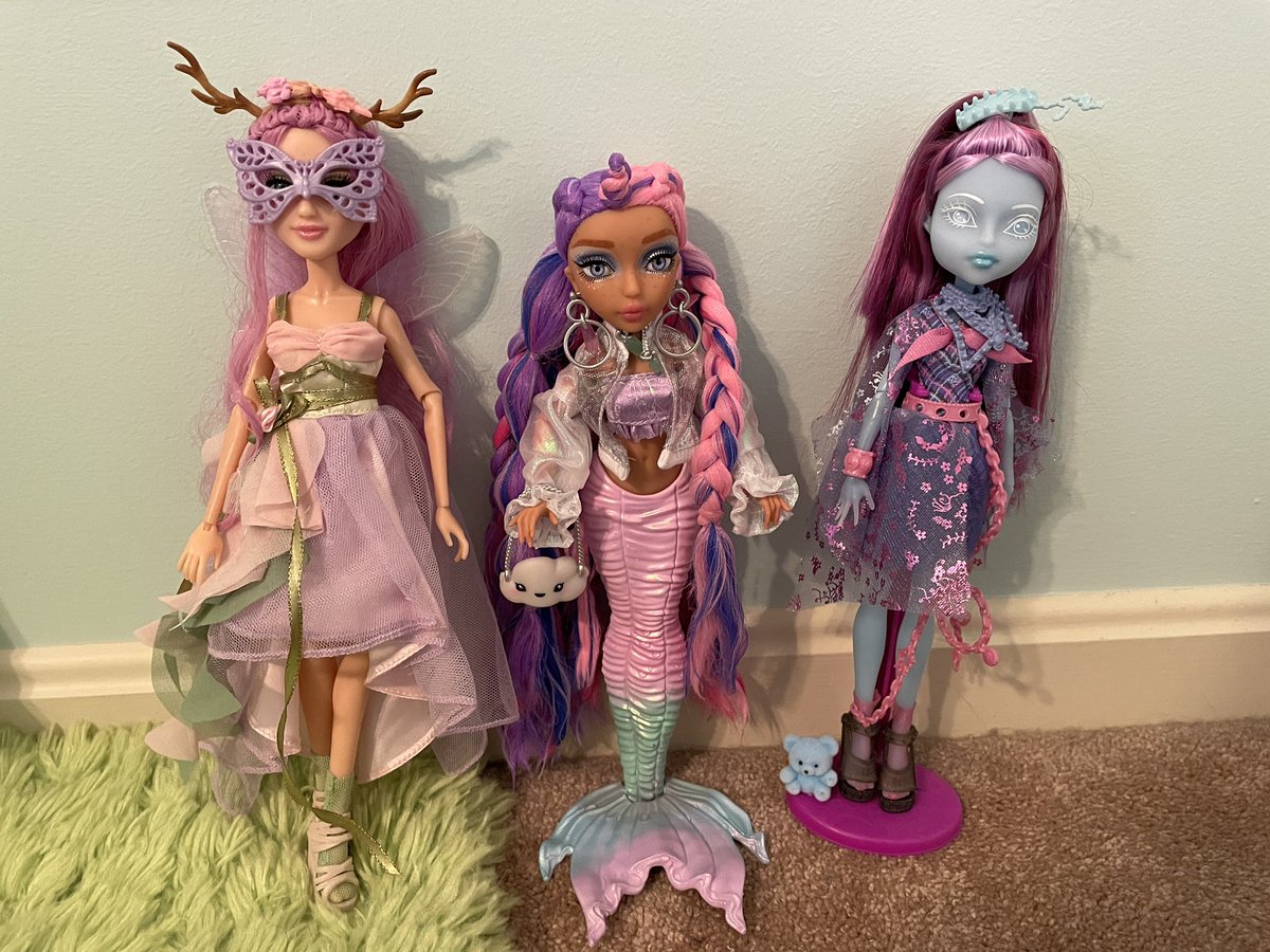 Tiara_Princess7's tweet photo. My pastel pink and purple girls - fairy 🧚♀️, mermaid 🧜♀️, and ghost 👻. 💜💕💜 #projectmc2 #mga #fairy #mermaid #mermaze #mermazemermaidz #kishiko #kiyomi #monsterhigh #mh #doll #dolltwt #dolltwitter https://t.co/beQQtifBaG
