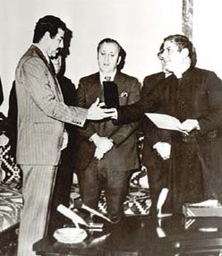 ampol_moment's tweet photo. Saddam Hussein is given the key to the city of Detroit by it's Mayor Coleman Young and Jacob Yasso of Sacred Heart Chaldean Church(1980) https://t.co/OqvuGPh3Cy