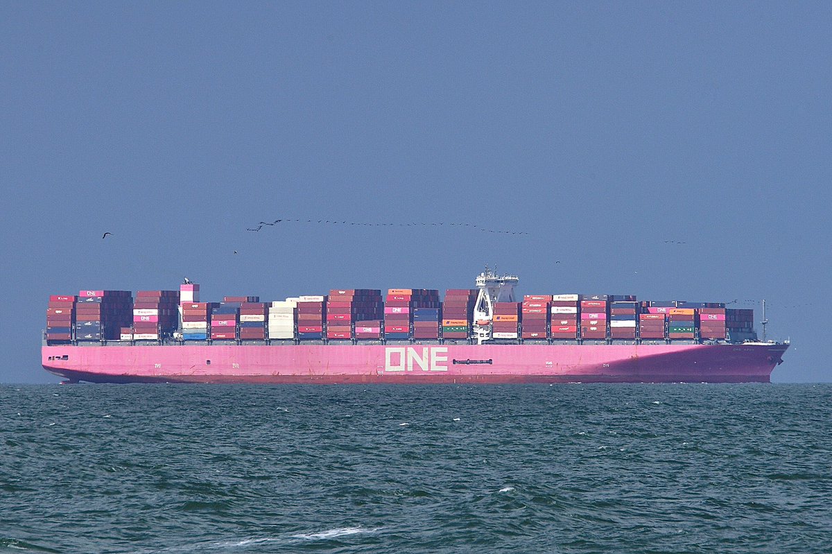 johnmorgan726's tweet photo. The ONE APUS, IMO:9806079 en route to Wilmington, North Carolina, flying the flag of Japan 🇯🇵. #FoundONE @ONENorthAmerica #OceanNetworkExpress #ONEApus #MagentaNotPink #ContainerShip #AsONEWeCan #ShipsInPics https://t.co/n45k1xH2I5