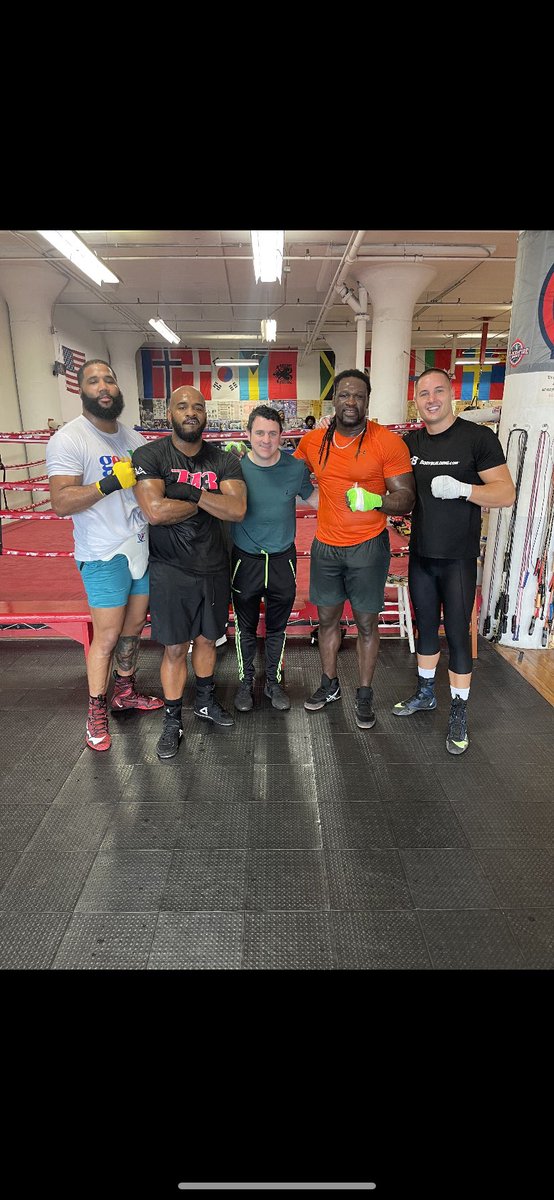 CoyleBoxing's tweet photo. Great to be in #SAMCOLONNAGYM With the big guys from Chicago @cali_bomaye  @djames1981 @bareknucklefc @GeesalaBoxing  @WesternPeople @mayonewssport @IABABOXING https://t.co/QVnB1UqckW