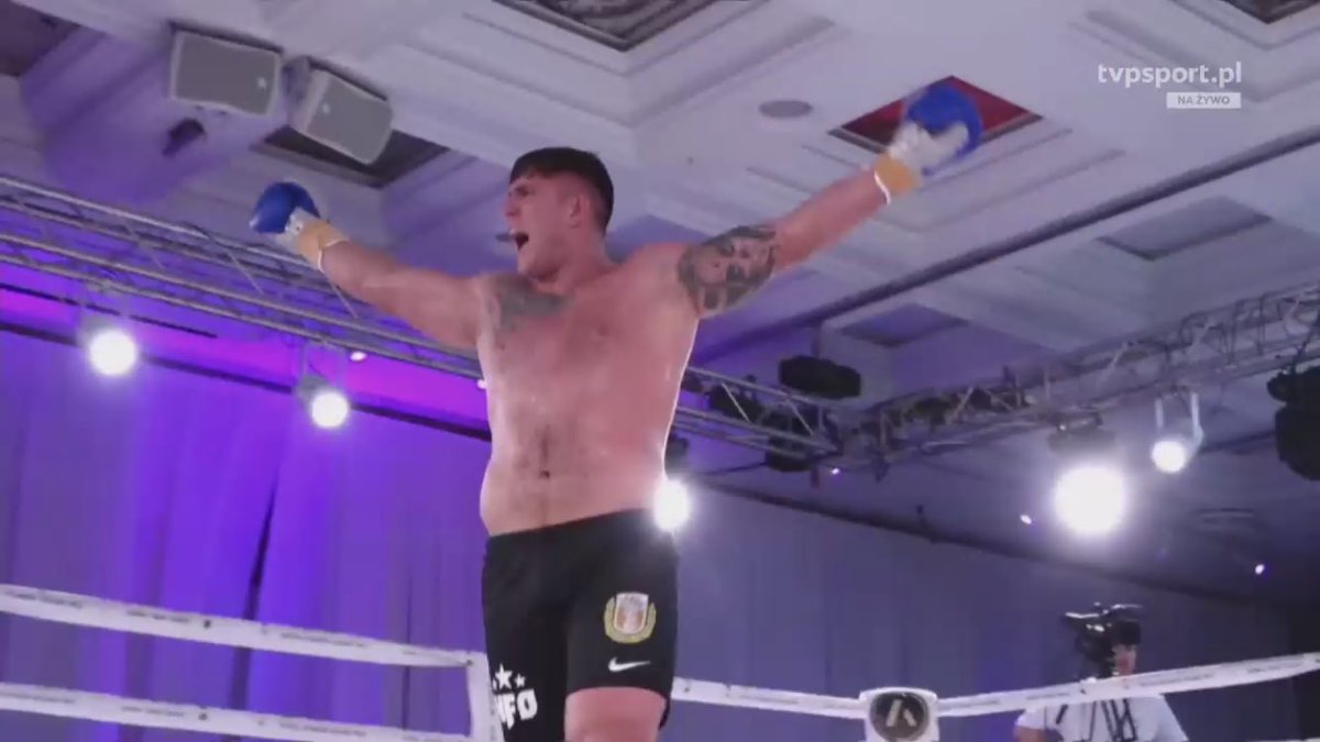 KrolJagiello's tweet photo. Michał Bławdziewicz z pasem mistrza Europy WAKO Pro wagi ciężkiej. Czarnogórzec Vujović poddał się po 3 rundzie 🥊🔥@HFOkickboxing @sport_tvppl https://t.co/T9TM3AhpNT