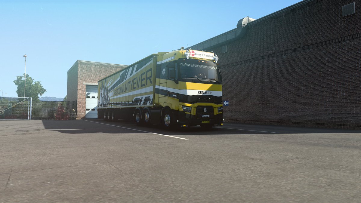 _centurius's tweet photo. #ETS2 #BestCommunityEver #Renault #RollingInStyle🚨😎 https://t.co/PJD9SO4cNp