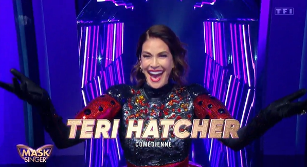 fabien_fichaux's tweet photo. La star internationale sous la coccinelle est : TERI HATCHER WWWOOOOWWWW #MaskSinger https://t.co/pNC1HLoeYB