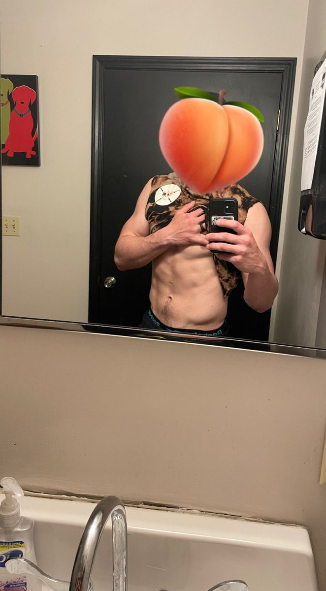 fit_peach_'s tweet photo. Crop tops on for #armfarmfriday #nsfw #nsfwtwt DM if you’d like to chat with us! https://t.co/HGFhpzD6zd
