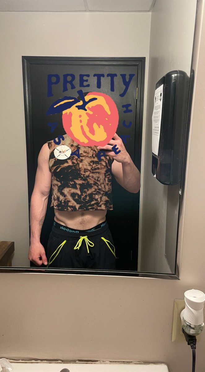 fit_peach_'s tweet photo. Crop tops on for #armfarmfriday #nsfw #nsfwtwt DM if you’d like to chat with us! https://t.co/HGFhpzD6zd