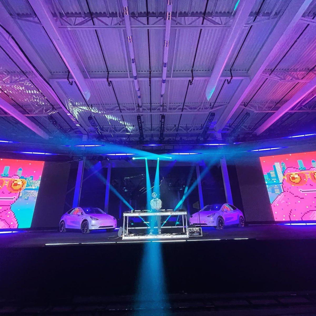WaxMotif's tweet photo. Dropping heaters inside the new @Tesla gigafactory in Texas ✅🤠 Didn’t get to meet Elon but got to see the future 🚀 Down for round 2? @elonmusk https://t.co/oCij6rbk7v