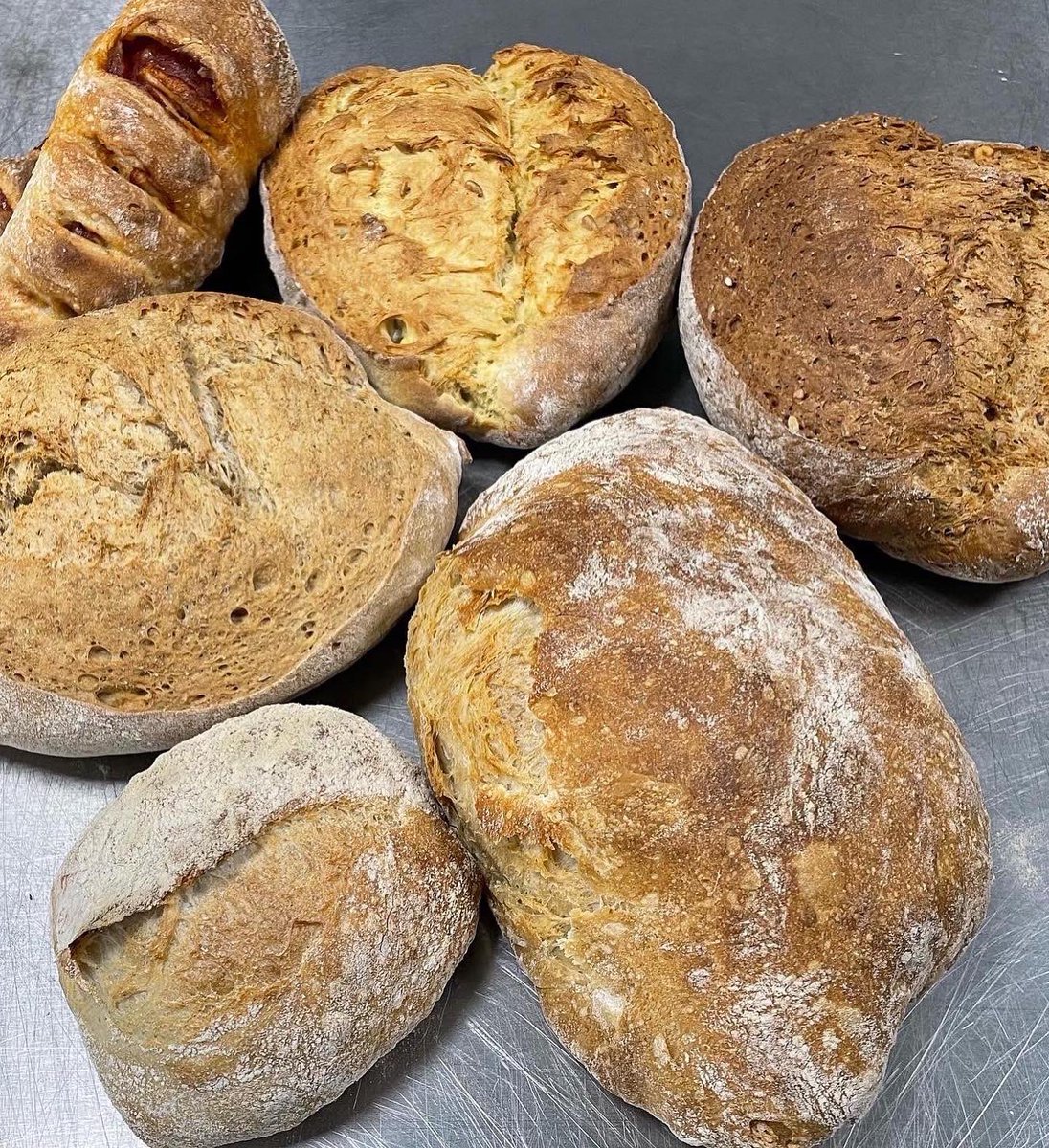 The_Artisan_'s tweet photo. Saturday Morning At Cowbridge Farmers Market @valemarkets and Roath Farmers Market @RCMAmarkets #goodfoodcardiff #shopfromlocalproducers #shoplocal #gourmetpasteldenata🥧🥟🥐🥖🇵🇹🏴🇬🇧 https://t.co/aCnisuZfsa