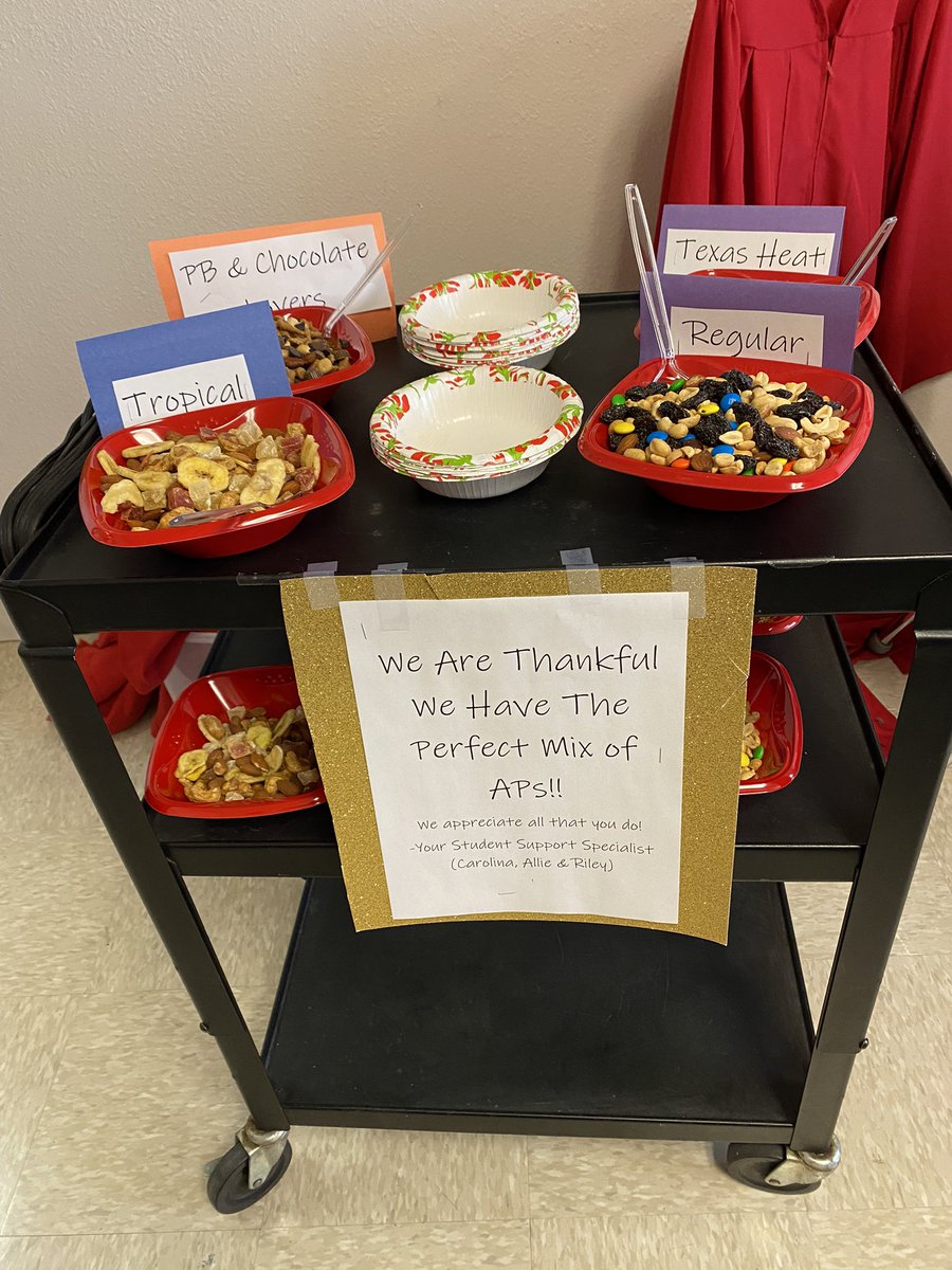 CHSCSSS's tweet photo. We are thankful we have the perfect “MIX” of AP’s! @83playmaker @sdavis1908 @MrsWoodrom @ReneArmendariz7 @RoccoDePiro @CHSNoMoARDs Happy #Assistantprincipalweek 🥳 https://t.co/BWajEMkWVL