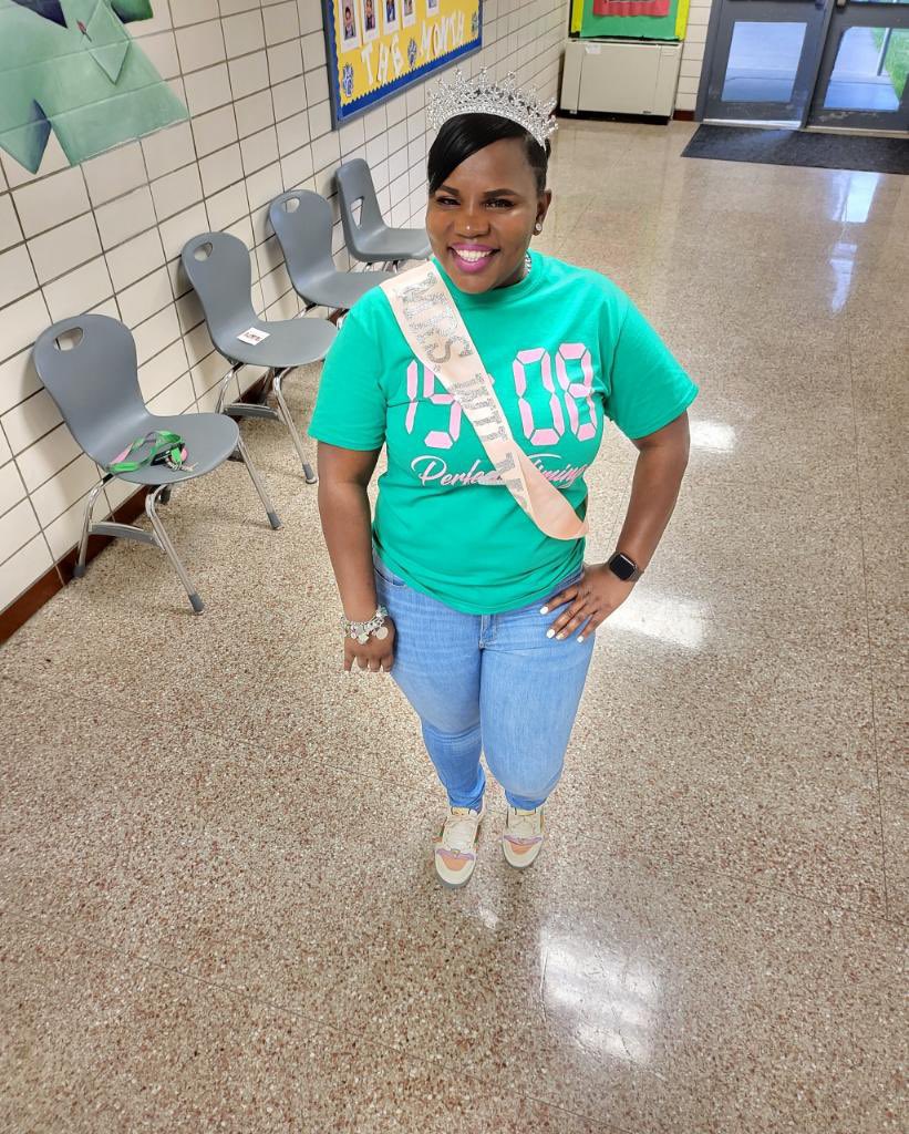 Lit_teach08's tweet photo. @WhidbyES loves their teacher specialist and I love them back. I’m so grateful they created this week for me. @MrsAngelBentley know she messed up giving me this crown and sash. All the staff shook their heads. No idea why 😂. One of the best days ever @MimiLam6___ https://t.co/5mTWWWjtty