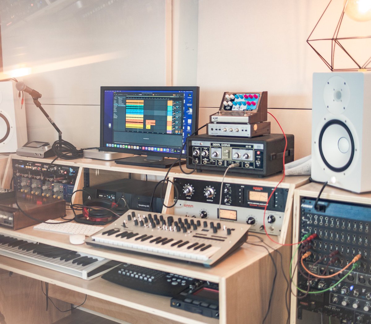 BridgeSetSound's tweet image. Friday studio vibes.