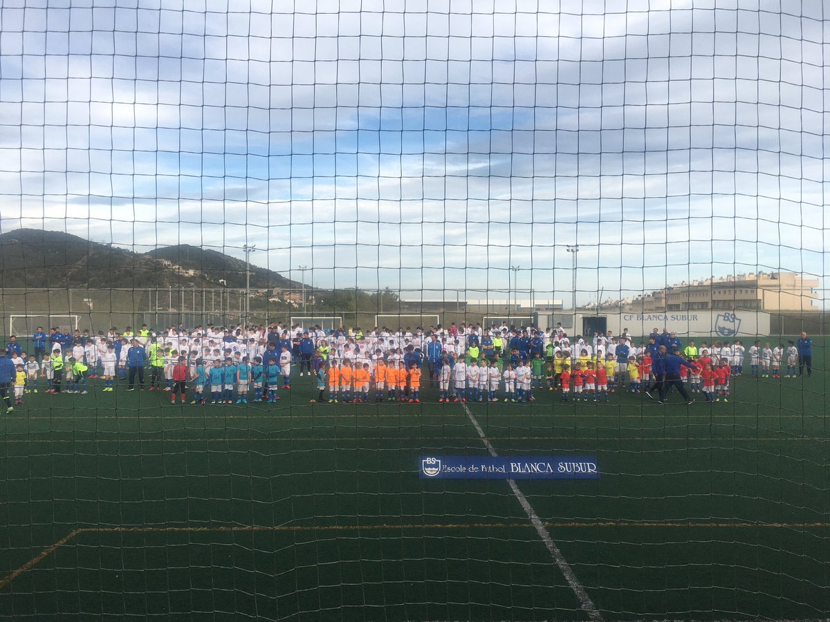 SantiTriguero11's tweet photo. Avui gaudint de la presentació dels equips d’una de les escoles de futbol base referents a Catalunya la @cfblancasub. Grans records del club on vaig jugar des de l’etapa d’aleví fins a juvenil. Ara hi juga el meu fill Santi amb l’Infantil ‘C’ d 1r any.🔝⚽️
#futbolbase #futbolcat https://t.co/IFcQdnbkPh