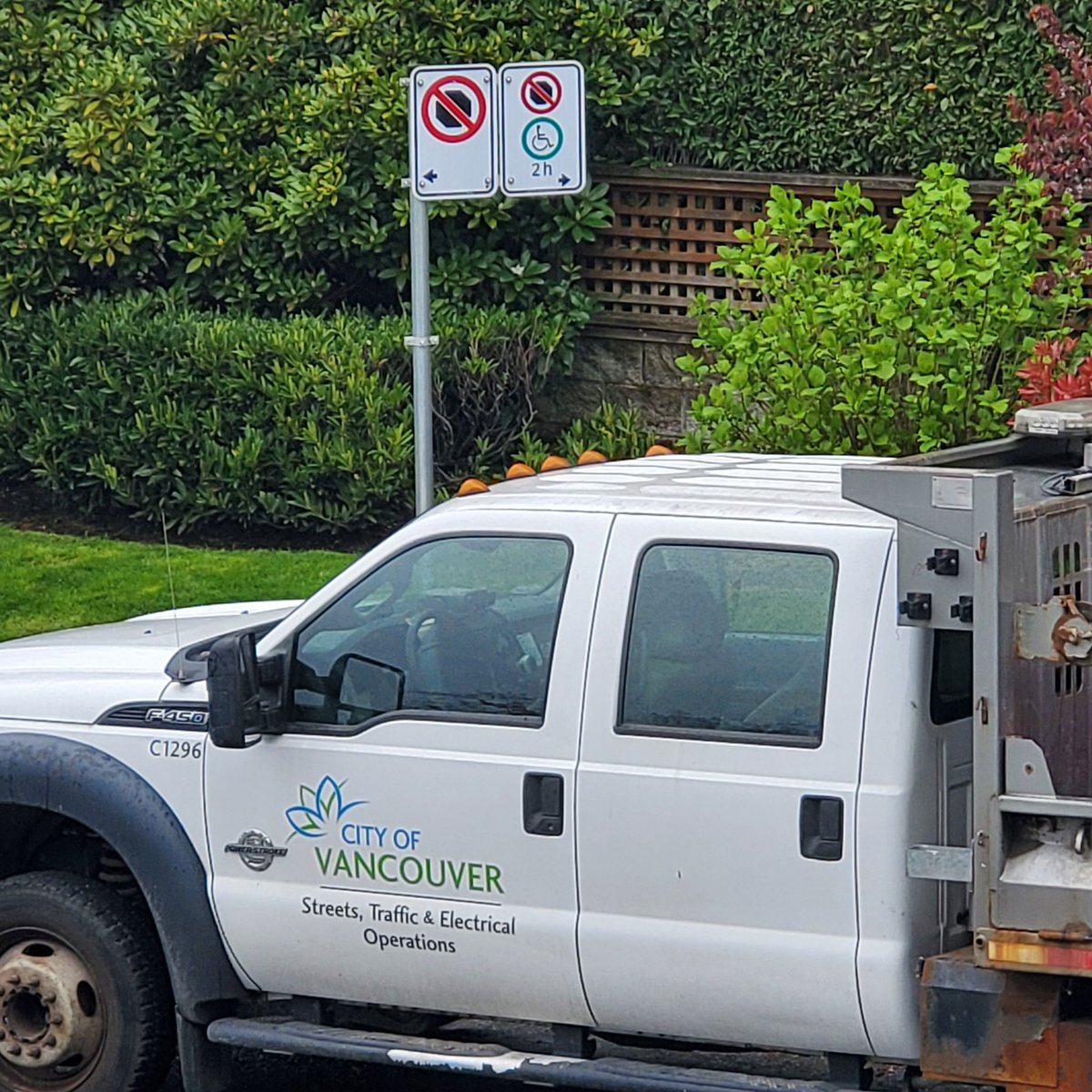 polliewog's tweet photo. @CityofVancouver @Vancouver_ENG in the spirit of #diversity and #equality #newhires #wheelcharbound or rather #badform to block a #handicap spot, the only one BTW with a #Vancouver #city #worktruck right across the street from a #commercial 3-4 stall spot
#sadtimesindeed #YVR https://t.co/PZfI9Zmozq