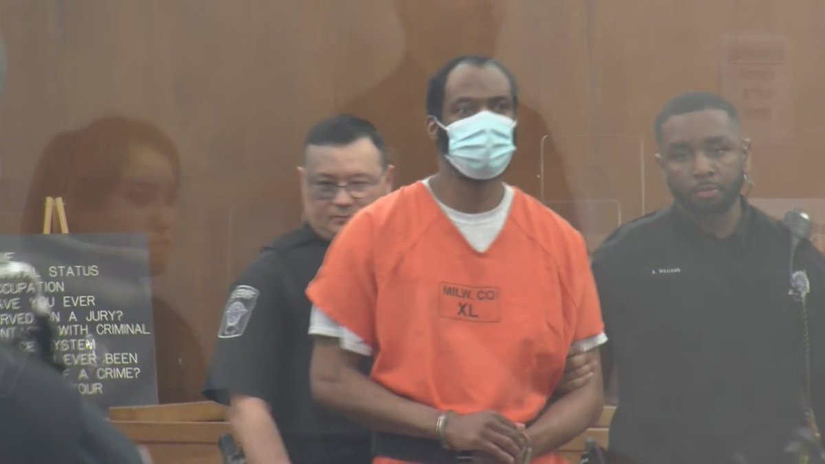 LockharTVMedia's tweet photo. #BREAKING #UPDATE A Milwaukee County judge sentenced Theodore Edgecomb to 25 years in prison for the fatal shooting of Milwaukee attorney Jason Cleereman.

More Info: https://t.co/bMU9iTIx73

#TheodoreEdgecomb
#TheodoreEdgecombTrial
#JasonCleereman https://t.co/j5LwwFvI1A
