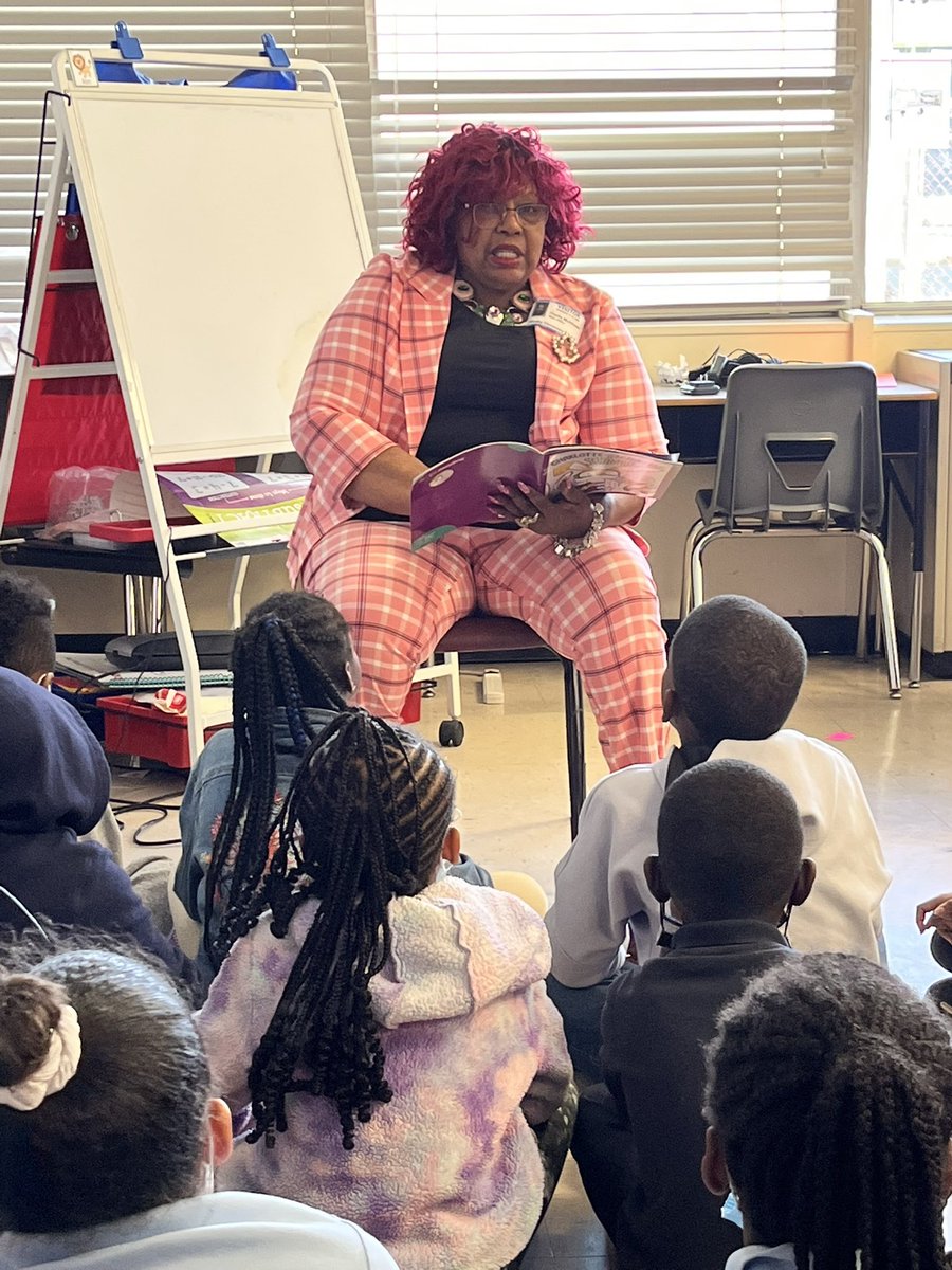 Lit_teach08's tweet photo. Also thank you to my chapter Sorors from @XiAlphaOmegaAKA to coming and read to our PK-2nd grade classes for global impact day. The kids enjoyed it so much! #globalimpactday #Servicetoallmankind #literacymatters @akasorority1908 @WhidbyES @MimiLam6___ @MrsAngelBentley https://t.co/vRI80v4xQj
