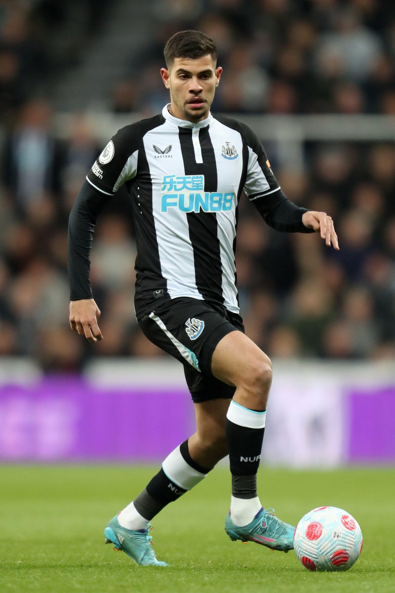 Squawka's tweet image. Bruno Guimaraes' game by numbers vs. Wolves:

100% dribble rate
90% pass accuracy
41 passes attempted
37 passes completed
12 duels won (most)
7 possessions won
5 fouls won (most)
4 tackles made
3 clearances
1 interceptions

Dominating in midfield. 🔥